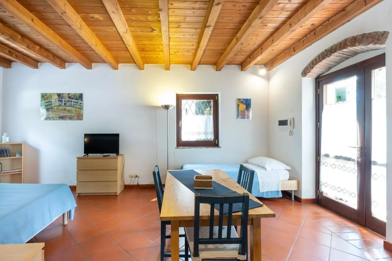 Apartment Corte Roveggia - Monolocale Van Gogh Verona Italy